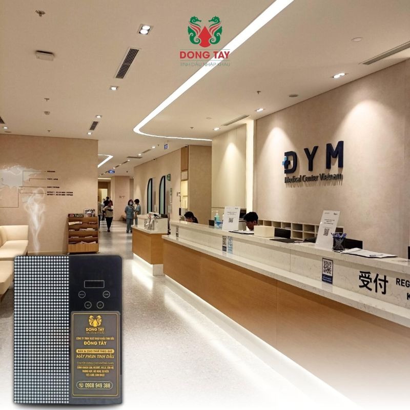 Máy phun tinh dầu công nghiệp Tinh Dầu Đông Tây tại sảnh lễ tân trung tâm y tế