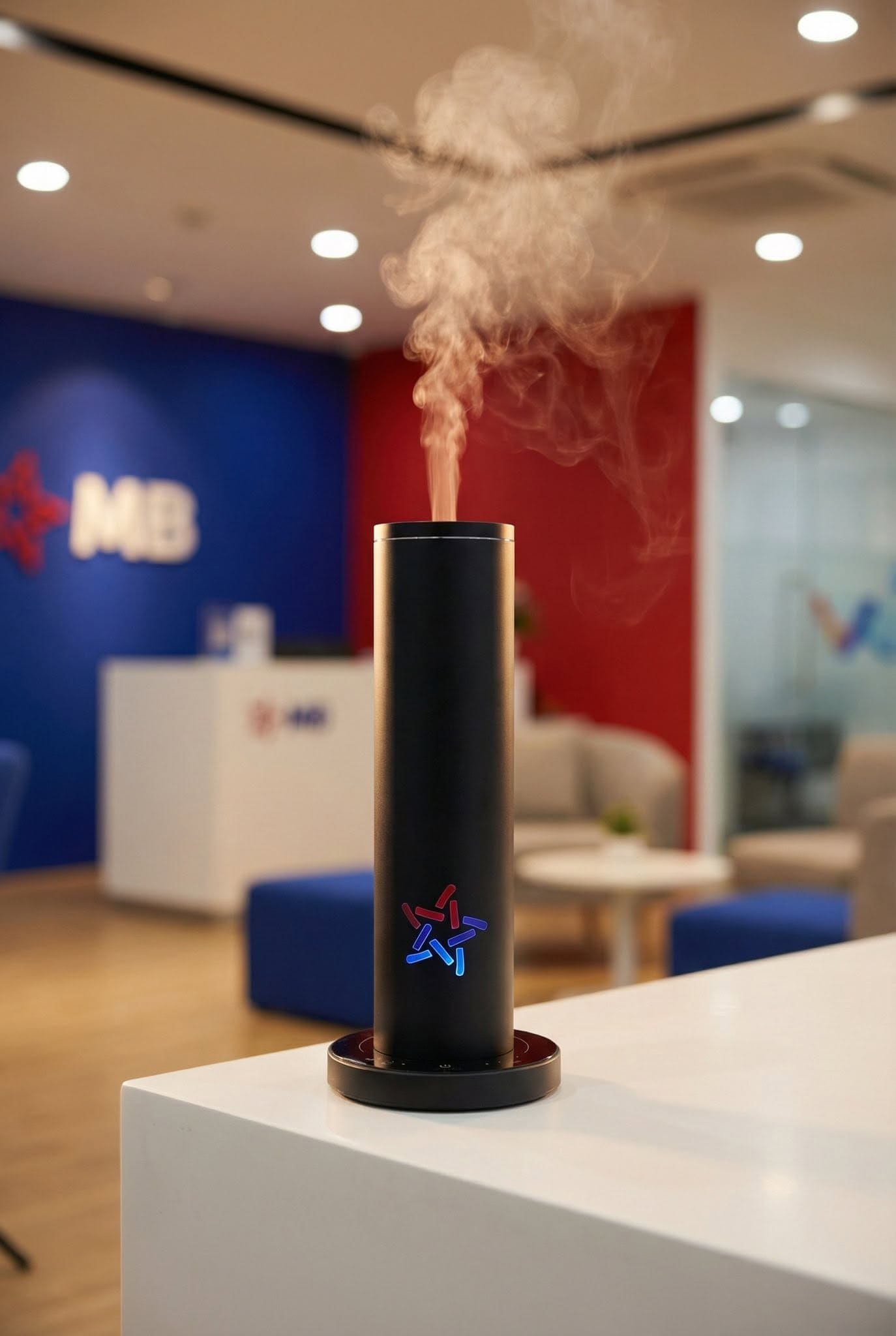 Máy xông tinh dầu dạng tháp tỏa hương mạnh mẽ, tạo không gian chuyên nghiệp và thư thái tại sảnh ngân hàng Máy xông tinh dầu dạng tháp tỏa hương mạnh mẽ, tạo không gian chuyên nghiệp và thư thái tại sảnh ngân hàng